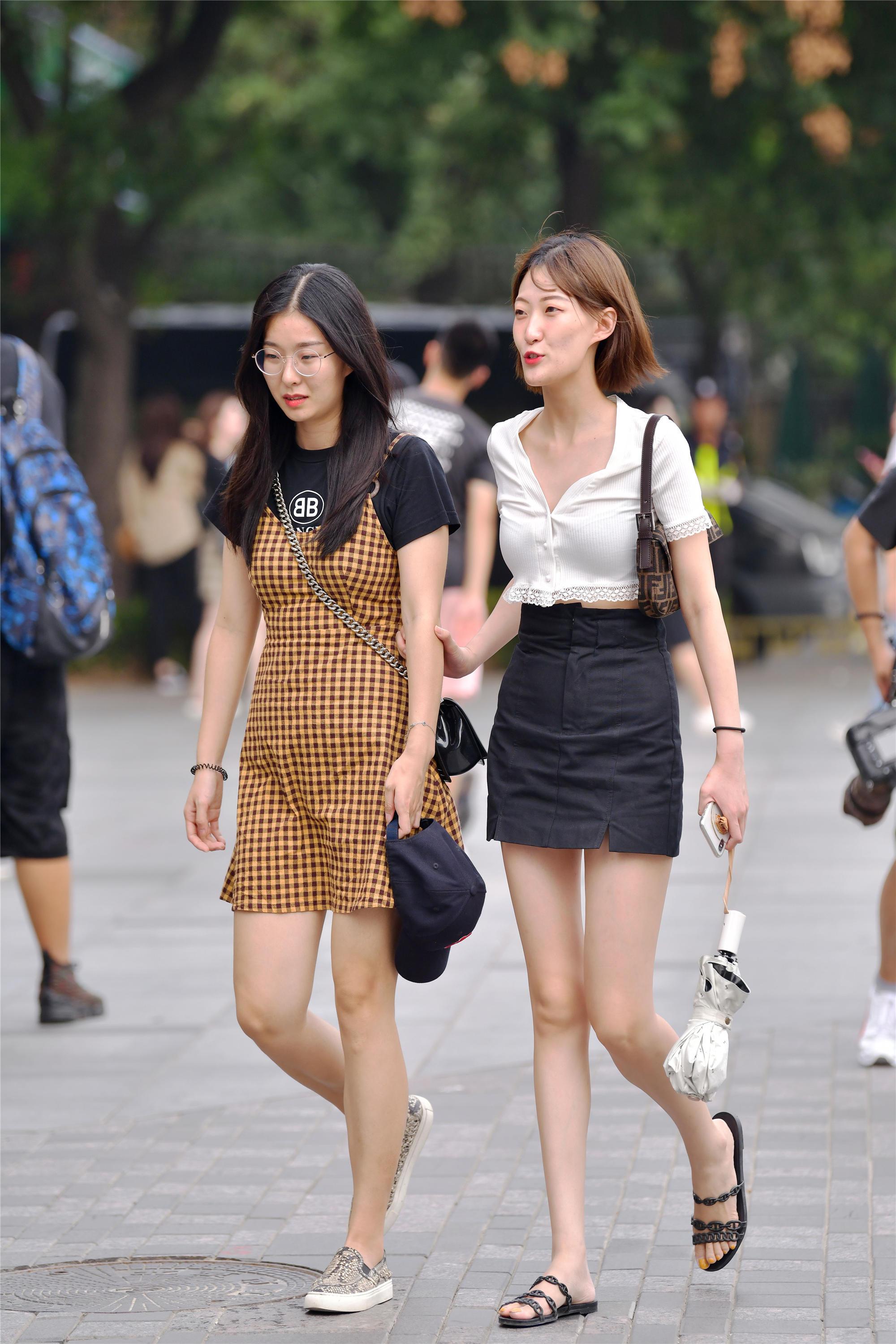 三伏夏天穿着短裙,清凉的搭配,让你时尚好看有气质