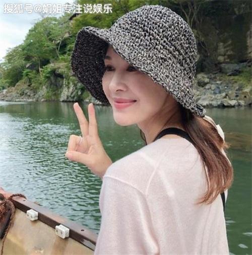 她是亮剑中李云龙的妻子造型土气不显眼现实中却美若天仙