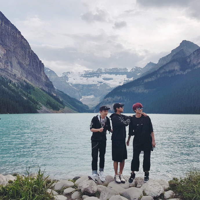 戏精三人组加拿大旅游 解锁各种合影逗比pose_jacky