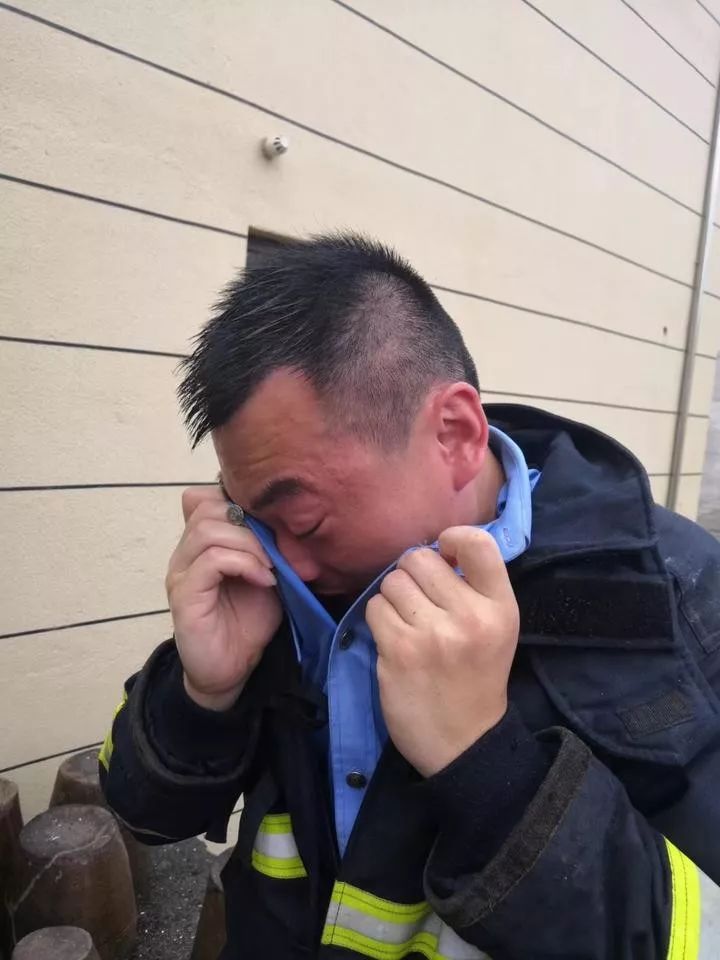 杭州男人一张"脸红照"火了:你的样子超级帅!