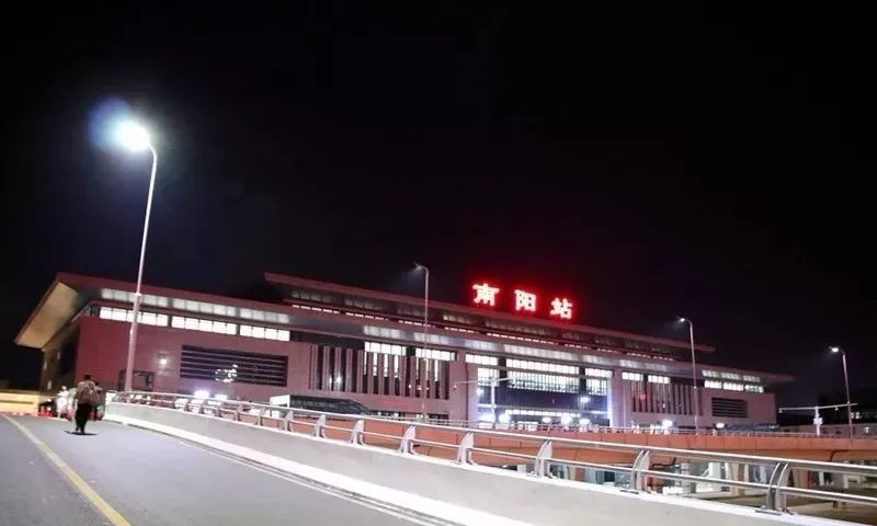 南阳东站夜景图片图片