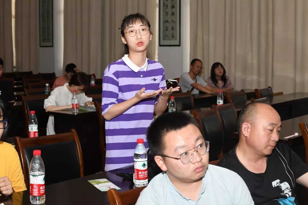 亲青帮团市委举办江山市青少年预防艾滋病知识讲座