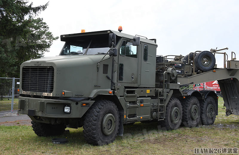 格拉芬沃尔狂欢节开幕美德两国精锐军车尽收眼底巨无霸登场