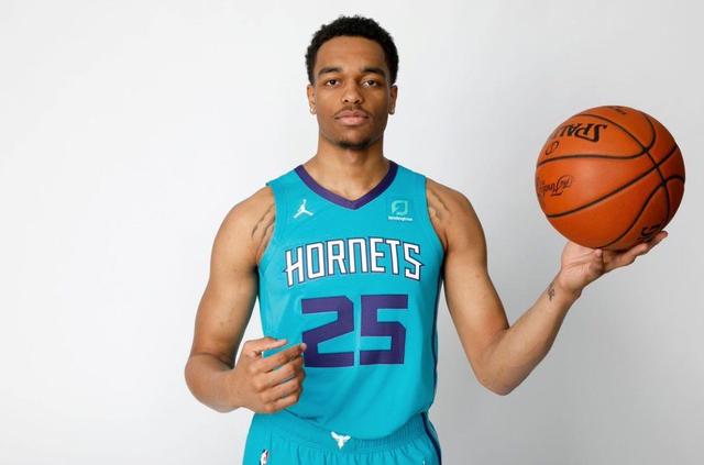 8月7日消息,根据nba球鞋记者nick depaula的报道,黄蜂新秀pj·华盛顿