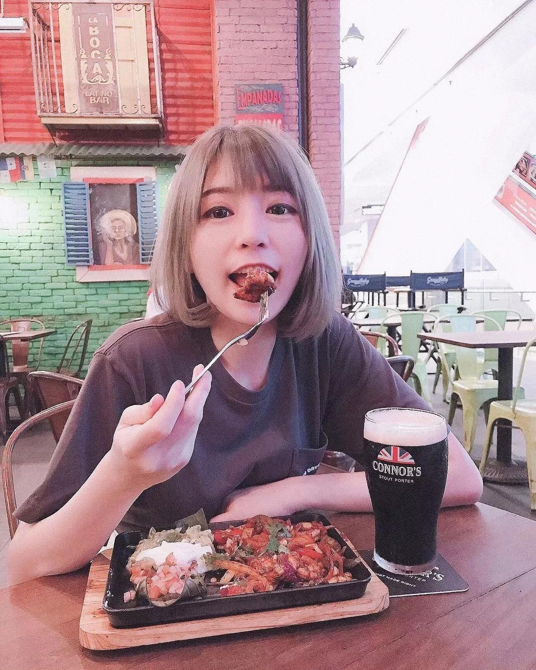 最后,为姐夫们献上黄洁琪的ins账号(mikowong),喜欢的姐夫可以自行