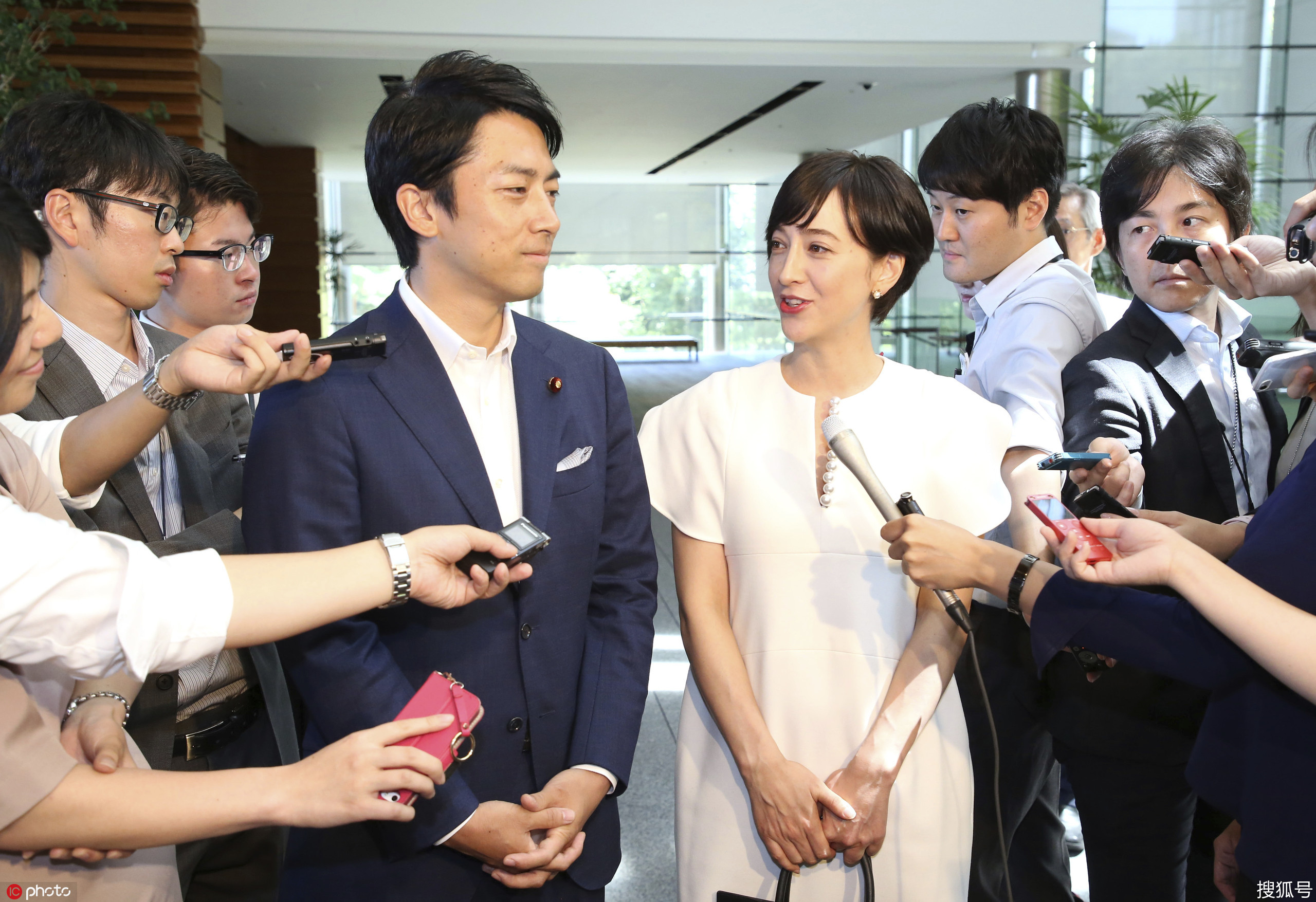 小泉纯一郎之子将与日混血女主播成婚 向安倍报喜搜狐大视野搜狐新闻