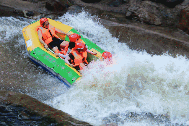 东南群英会,九龙谷漂流自驾游等你上车