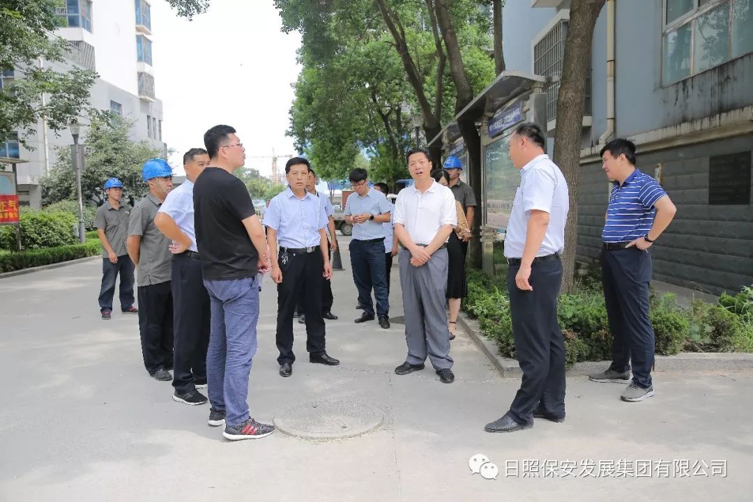 魏茂军同志对物业的改造维修过程及物业服务所遇到的问题现场给予了