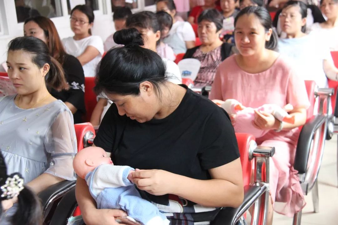 生动讲解了母乳喂养相关知识,主要内容包括:母乳喂养的好处,哺乳的