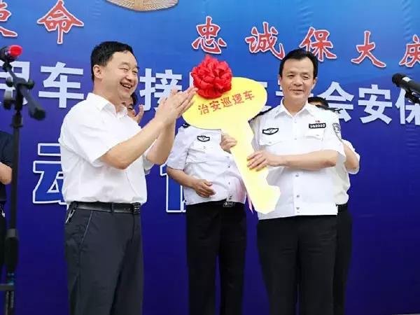 市财政局局长贾软贤致辞市政府副市长,市公安局局长成文碧主持启动