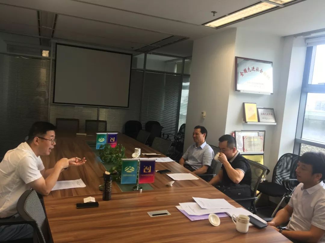 8月5日上午,市住建局副局长黄毓琳一行专程来到甬商公共服务平台,向