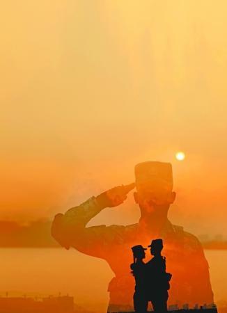 90后退伍兵开军恋主题婚纱店为军人夫妇定格军恋记忆