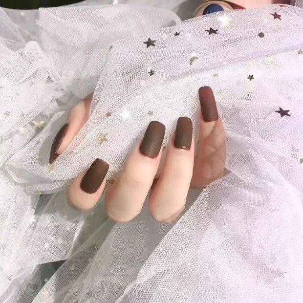 酷女孩的最爱欧美风磨砂美甲