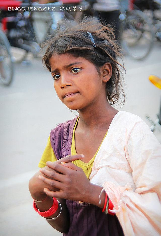 印度贫民窟小女孩图片