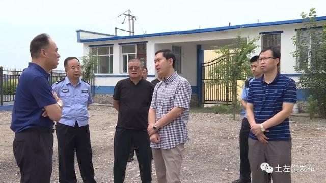 成红亮调研敕勒川镇