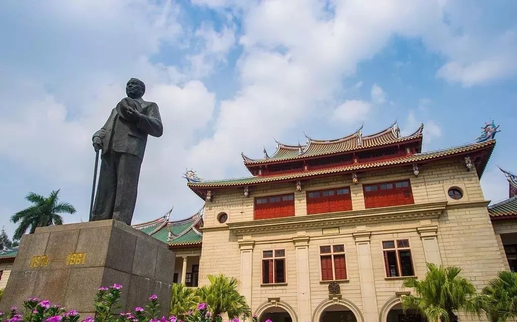 厦门大学的教学楼,建筑实体这些物质性的东西百年之后会被消灭,但陈