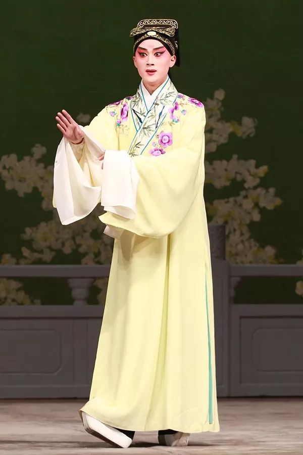 王琛饰 柳梦梅王琳琳饰 春香02赵氏孤儿剧情简介:晋灵公时,武臣屠岸贾