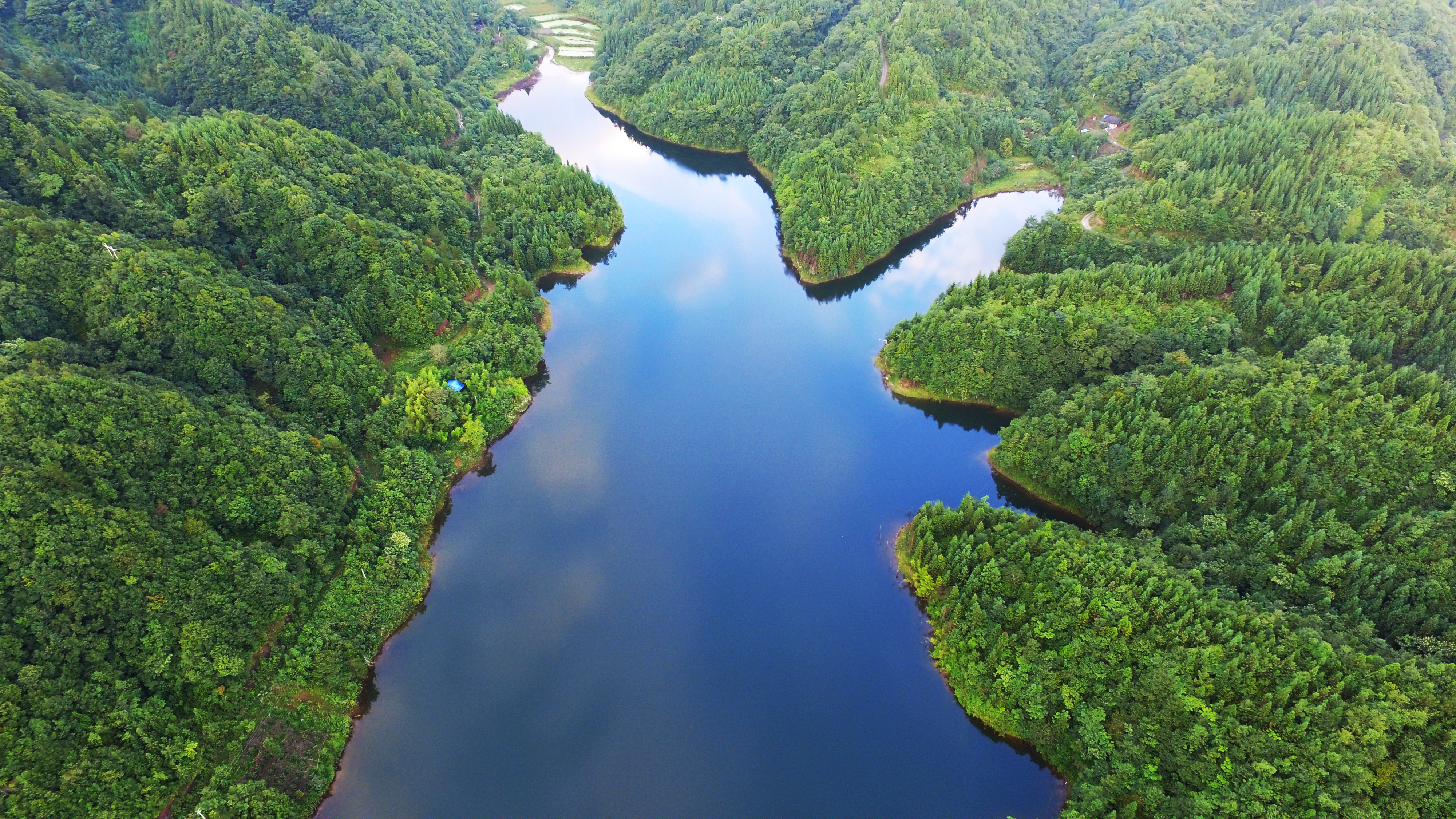 红格小镇太阳湖公园图片