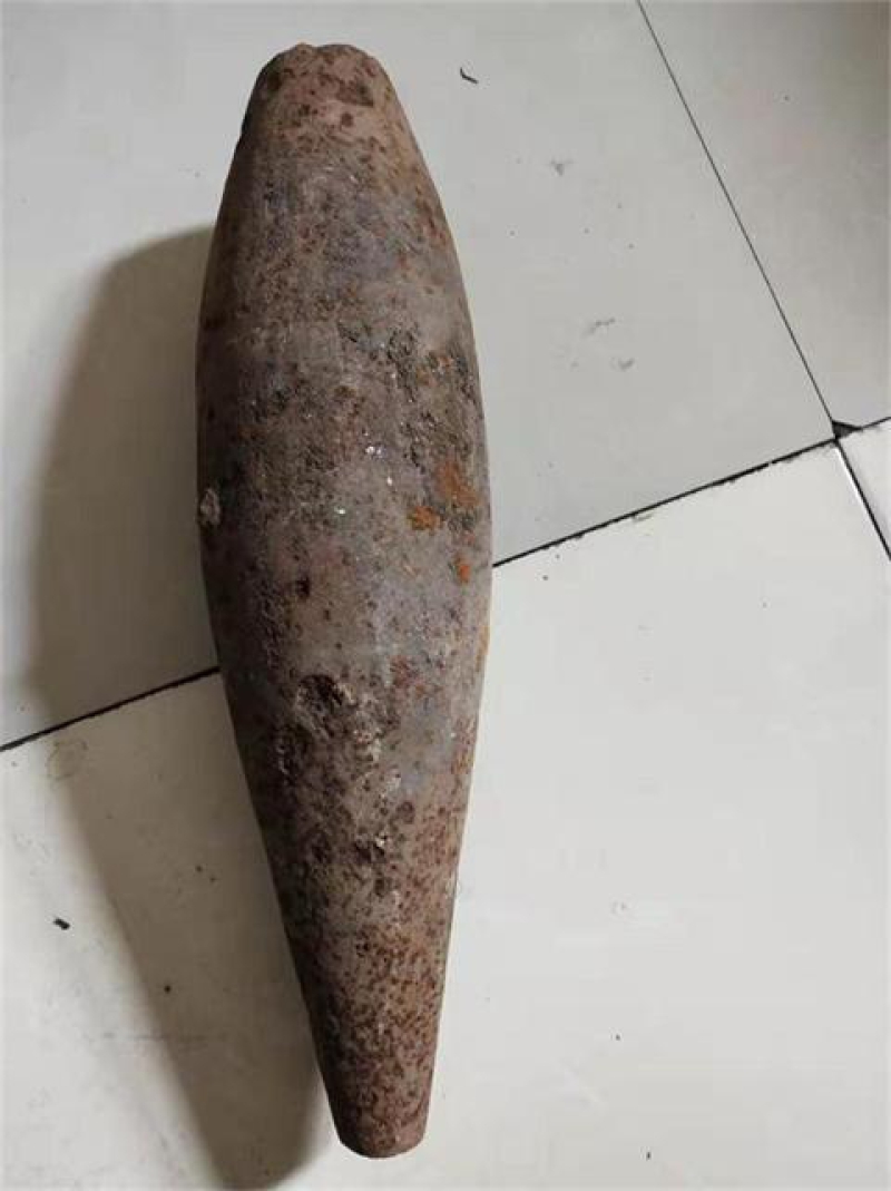 县公安局成功销毁废旧炮弹及时消除安全隐患