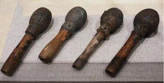 由于"老乡造"没有自己的标准,土枪口径看手里的钢管粗细.