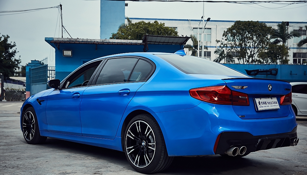 宝马5系宝石蓝车身搭配m5轮毂帅毙了