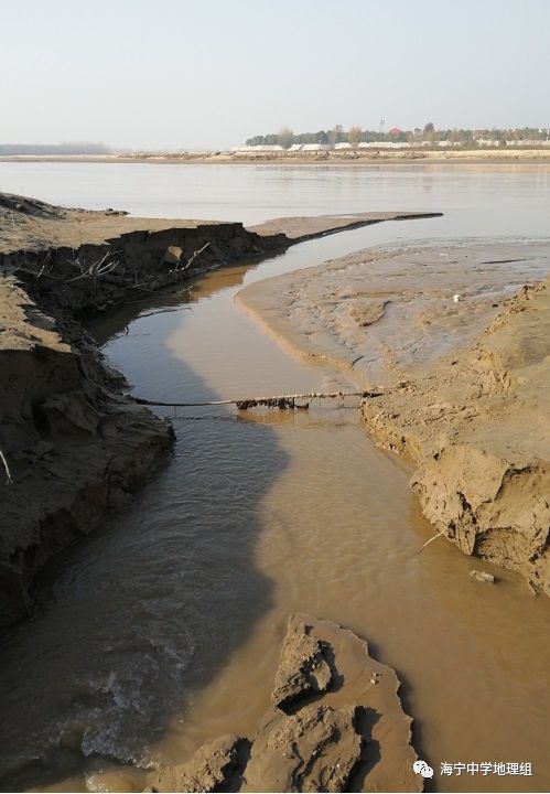 玉符河入黄河河口河岸崩塌凹岸侵蚀,凸岸沉积看着近在咫尺的母亲河