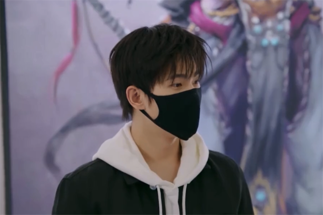 全职高手:千机伞技能失控!叶修差点害死自己,多亏她及时救场