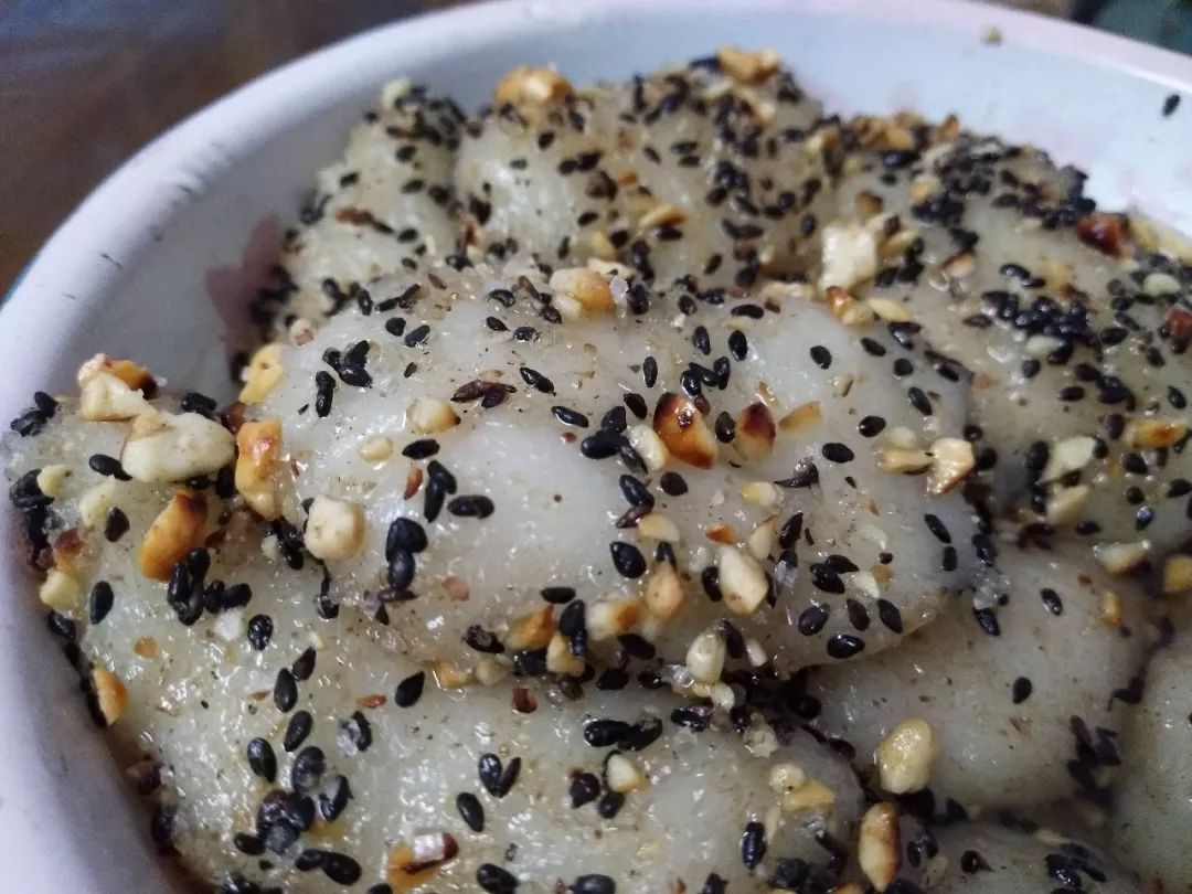 实拍蕉城到处是打糍粑卖糍粑的