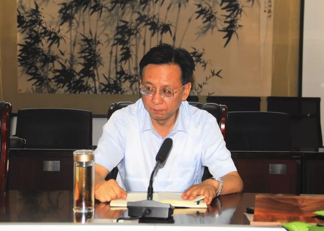 领 导 讲 话胡亮一行督查老旧小区,背街小巷等环境秩序管理情况.