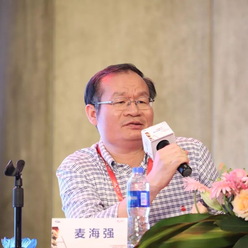 图 本节讲者方文峰教授,陈雨沛博士和本环节主持福