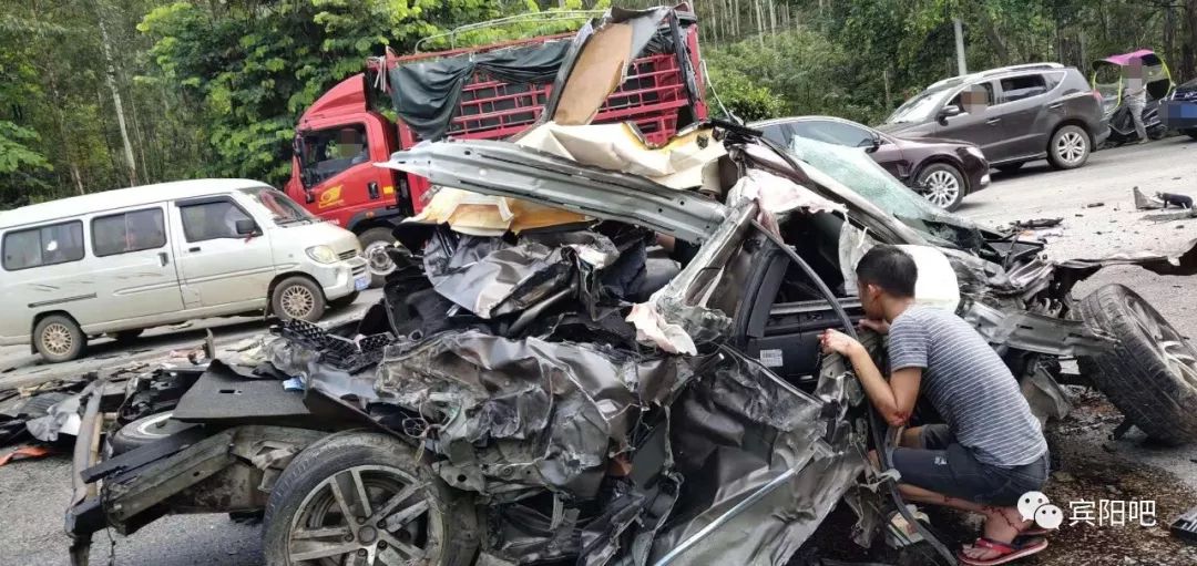 叹息宾阳今天发生多起车祸看完腿都软了要紧
