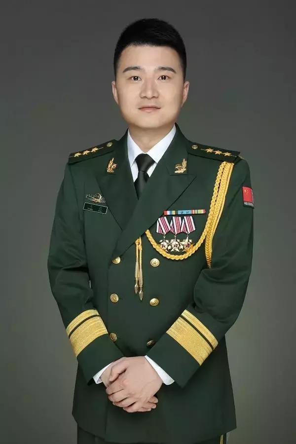 艺术简介王浩, 现役军人,军旅书法家.自幼酷爱书法,刻苦练字二十多年.