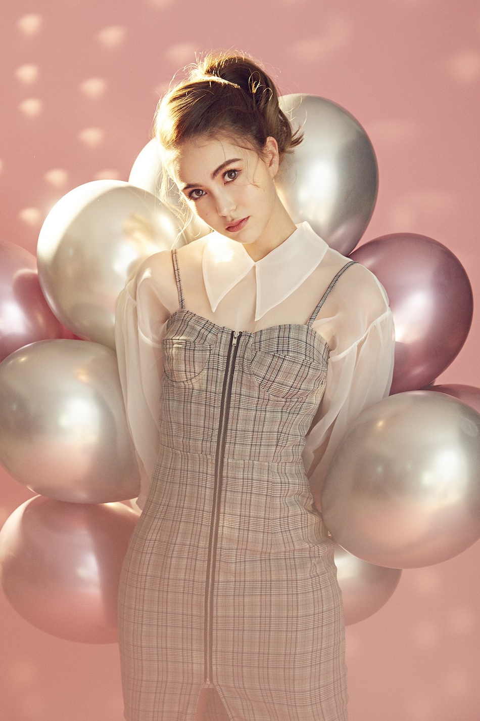 昆凌告白气球主题写真曝光甜蜜唯美少女感满满