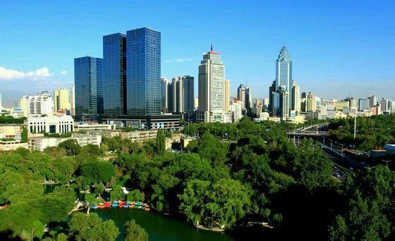 新疆维吾尔自治区首府乌鲁木齐:发展得非常好加油