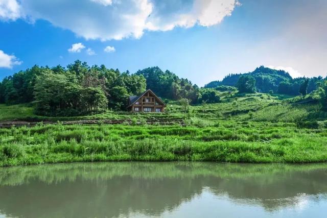 巴南有座双寨山,云雾缭绕,荷花盛开,邀你赶快来打卡!