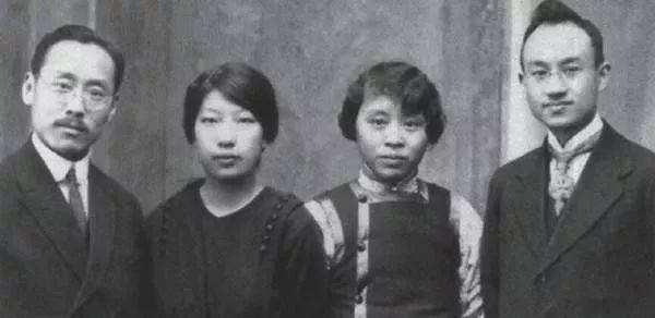 图片左一 张君劢期间张君劢还一直在激励张幼仪,让她忘掉徐志摩,最终