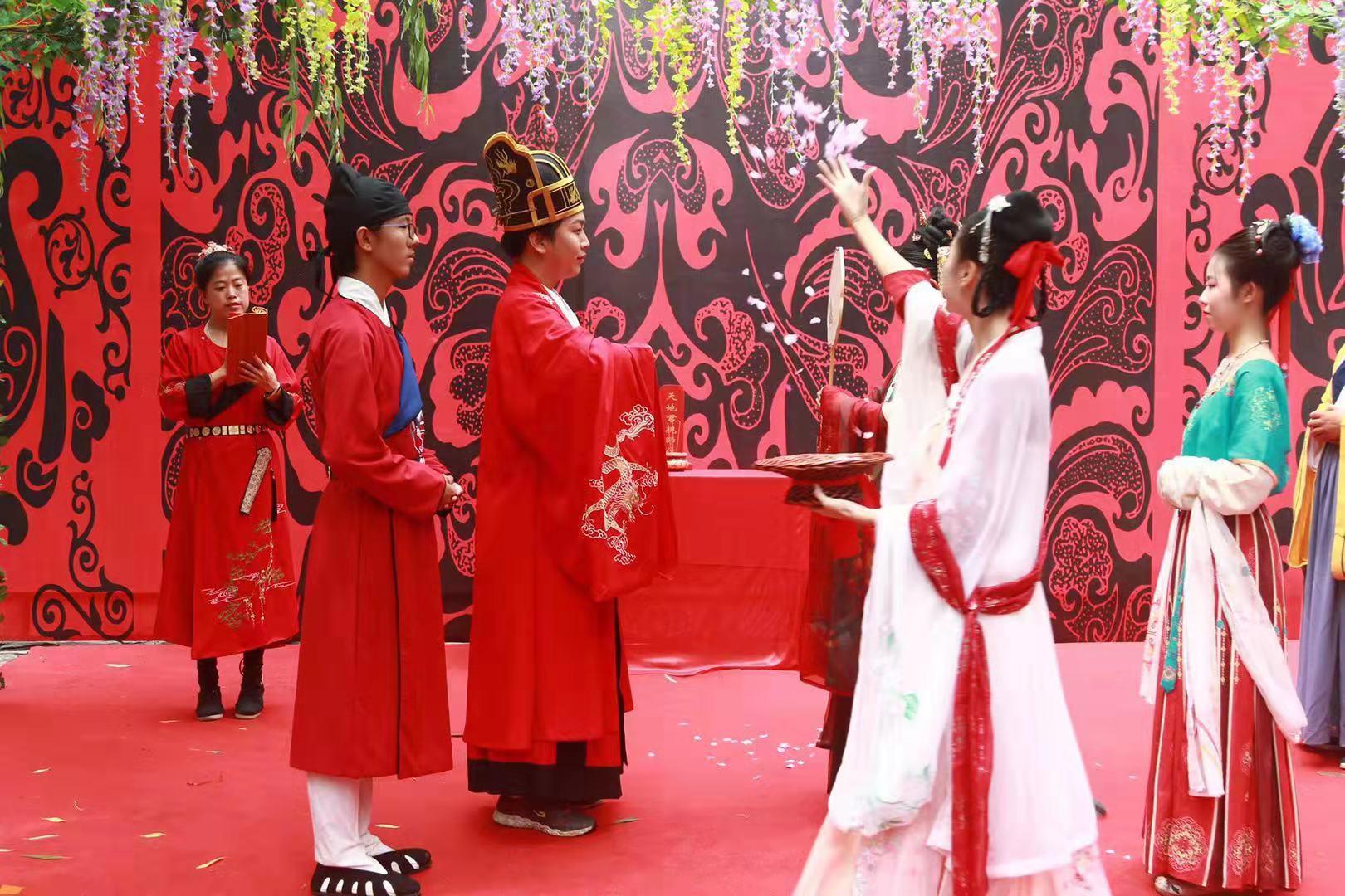 七夕大狂欢持续半个月天河山的爱情永不散场