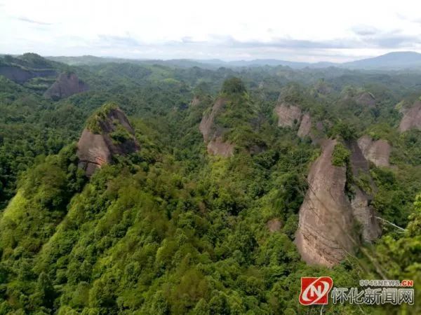 綠色生態遊線路中的漵浦穿巖山國家森林公園和楓香瑤寨