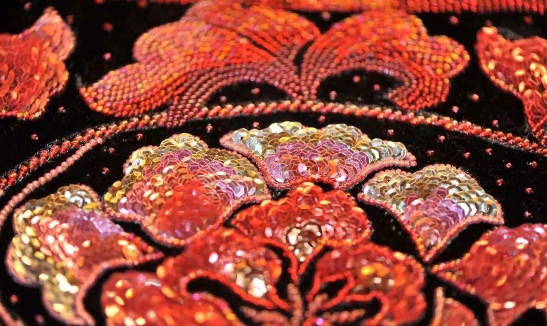 非遗巡礼80年代超流行的珠绣拖鞋出口58个国家秒杀chanelgucci的水晶