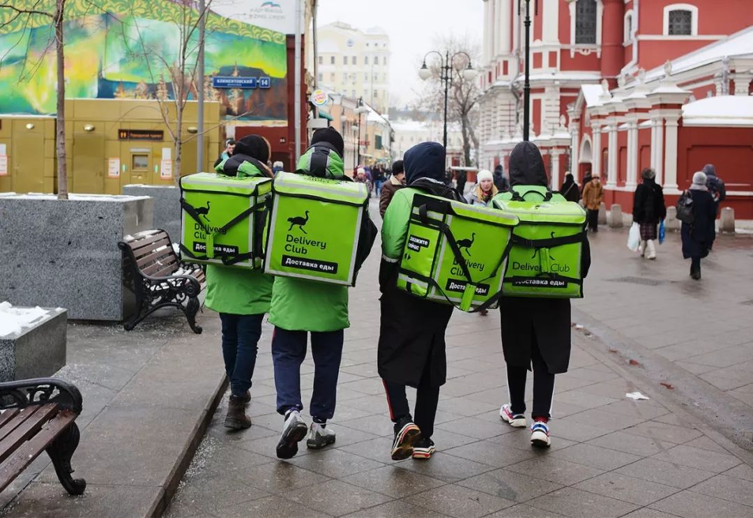 俄罗斯外卖小哥速度是十迈心情是自由自在