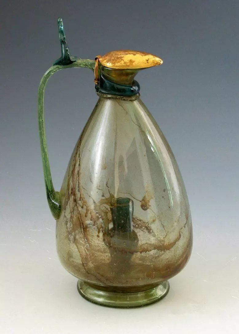 古代非常名贵琉璃只是玻璃的一种琉璃和玻璃不一样现藏大邱国立博物馆