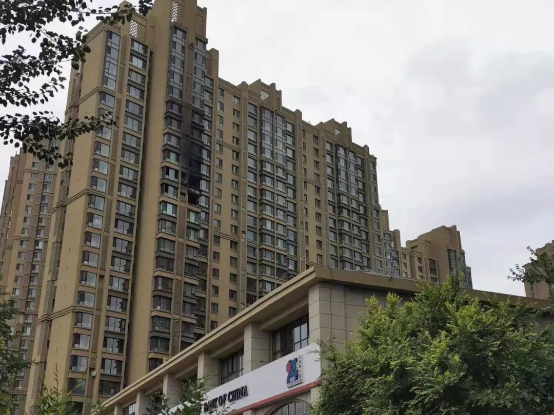 银川宝湖天下小区16楼住宅着火目前明火已扑灭最新情况是68