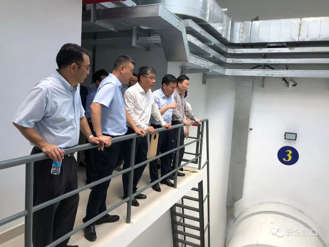 虹口区委副书记,代区长胡广杰 带队检查防汛防台工作