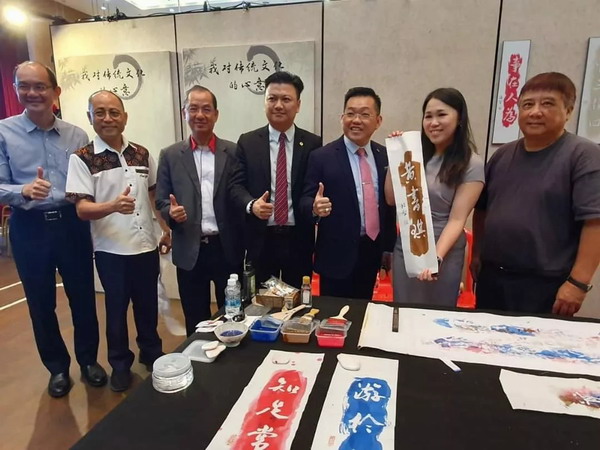 cni长青国际集团董事刘天吉先生,曾国良先生代表出席,与主办方及各联