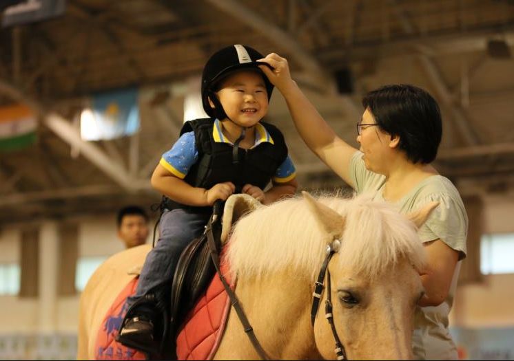 丛林寻宝趣味比赛 马术体验及亲子互动
