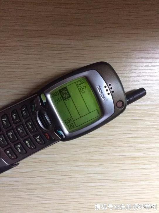 25.2000年,第一款mp3手机——三星sgh-m188.26.