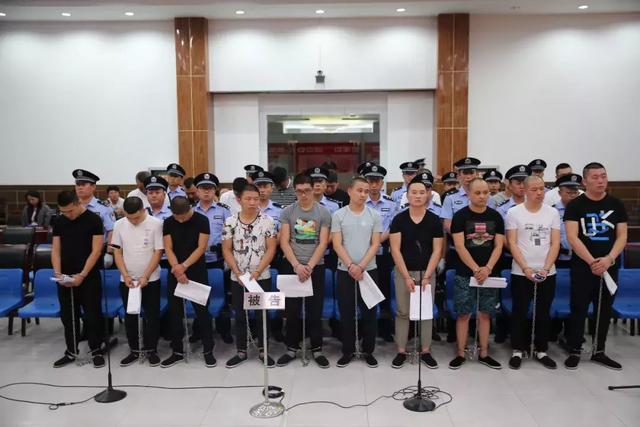 庆阳菲比酒吧老板文源浩等31人涉嫌犯罪.宁县人民法院公开开庭审理