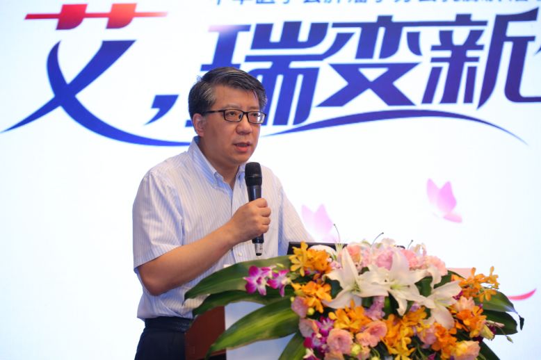 王永胜教授主持session 4主题演讲2余科达教授带领现场专家进行病例