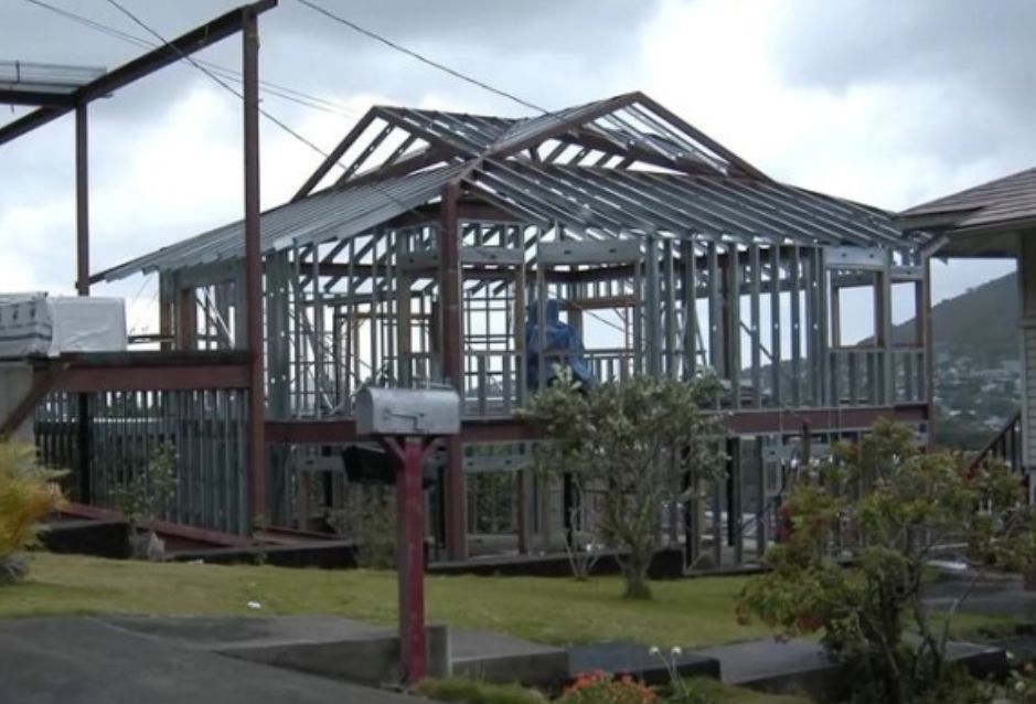 3轻钢别墅用的是钢结构相比于砖混结构钢结构更是一种环保型可持续