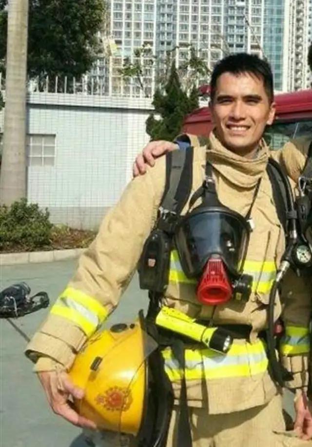 而《僵尸家族》中机灵可爱的"小僵尸"何健威,在荧幕上消失了三十年才